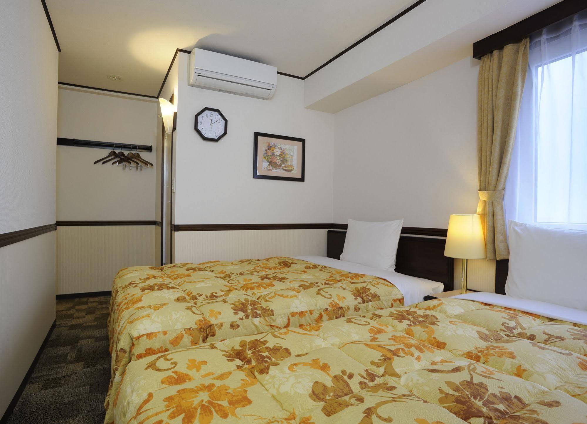 Toyoko Inn Kokura-Eki Minami-Guchi Kitakyushu Bagian luar foto