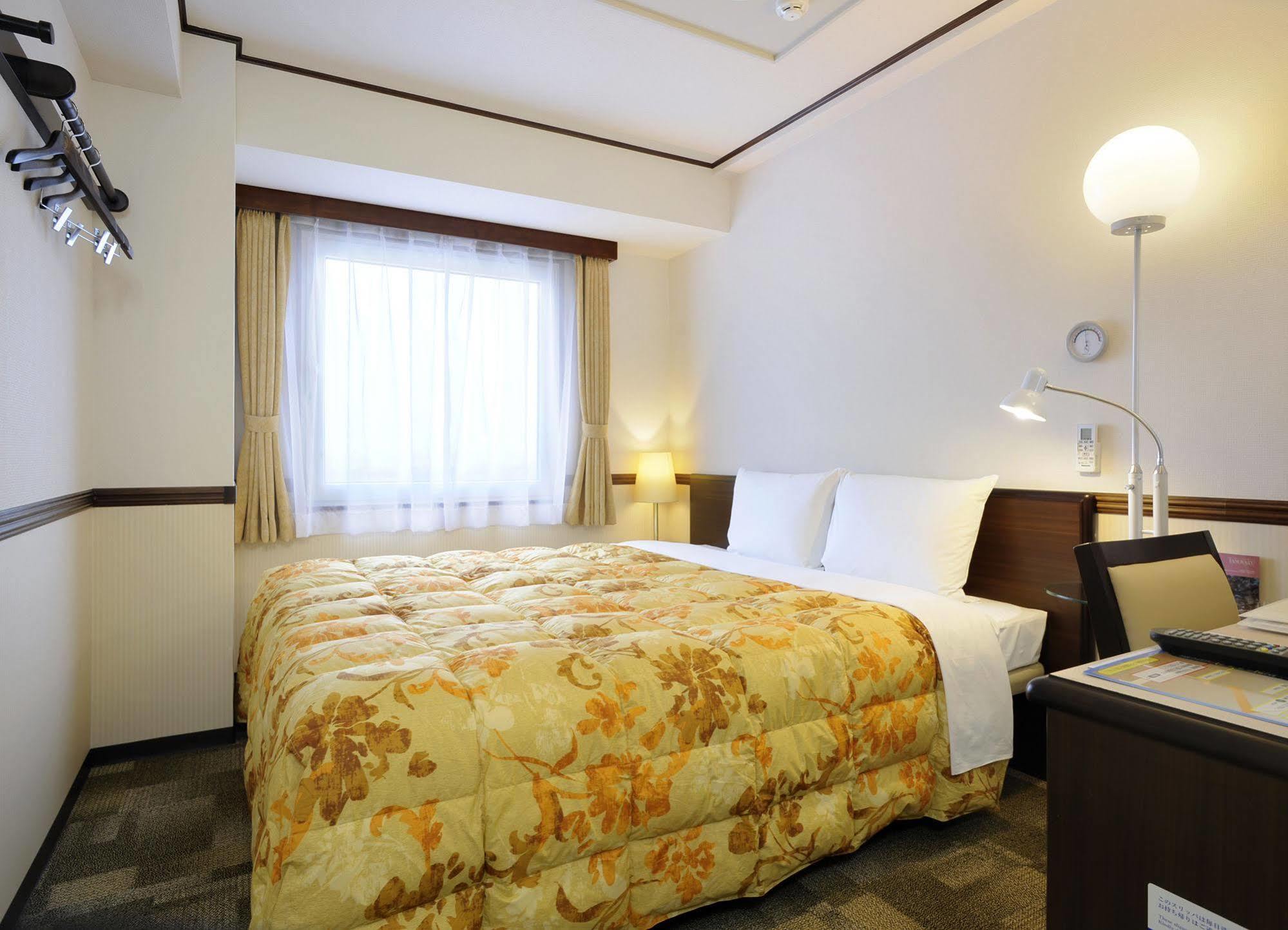 Toyoko Inn Kokura-Eki Minami-Guchi Kitakyushu Bagian luar foto