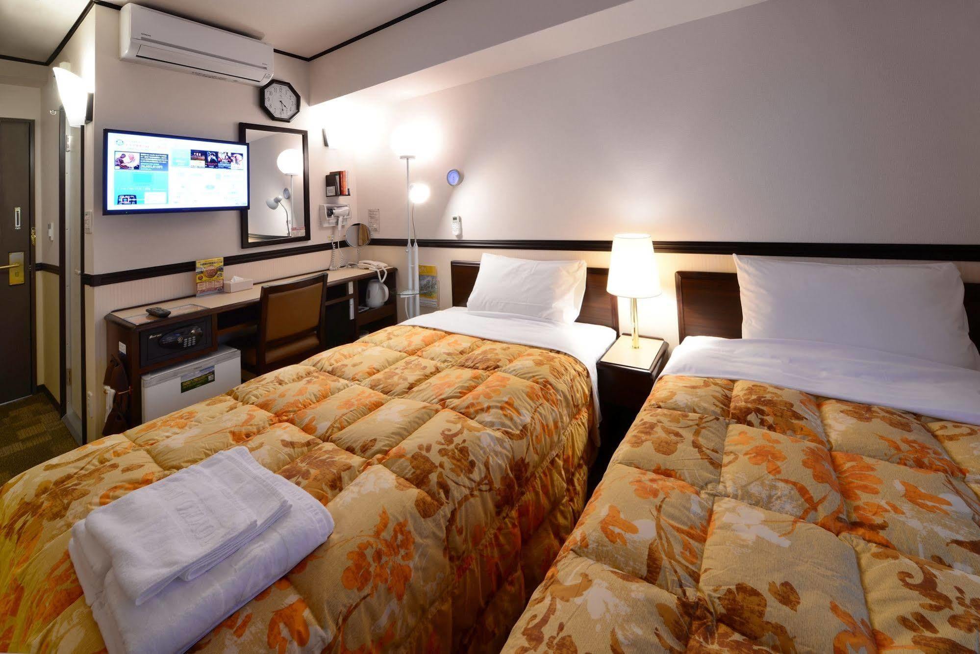 Toyoko Inn Kokura-Eki Minami-Guchi Kitakyushu Bagian luar foto