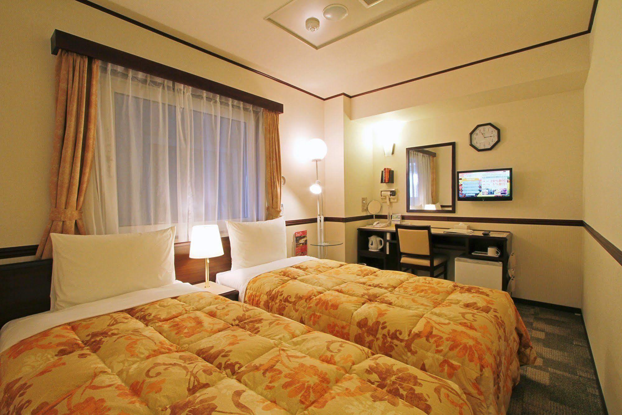 Toyoko Inn Kokura-Eki Minami-Guchi Kitakyushu Bagian luar foto
